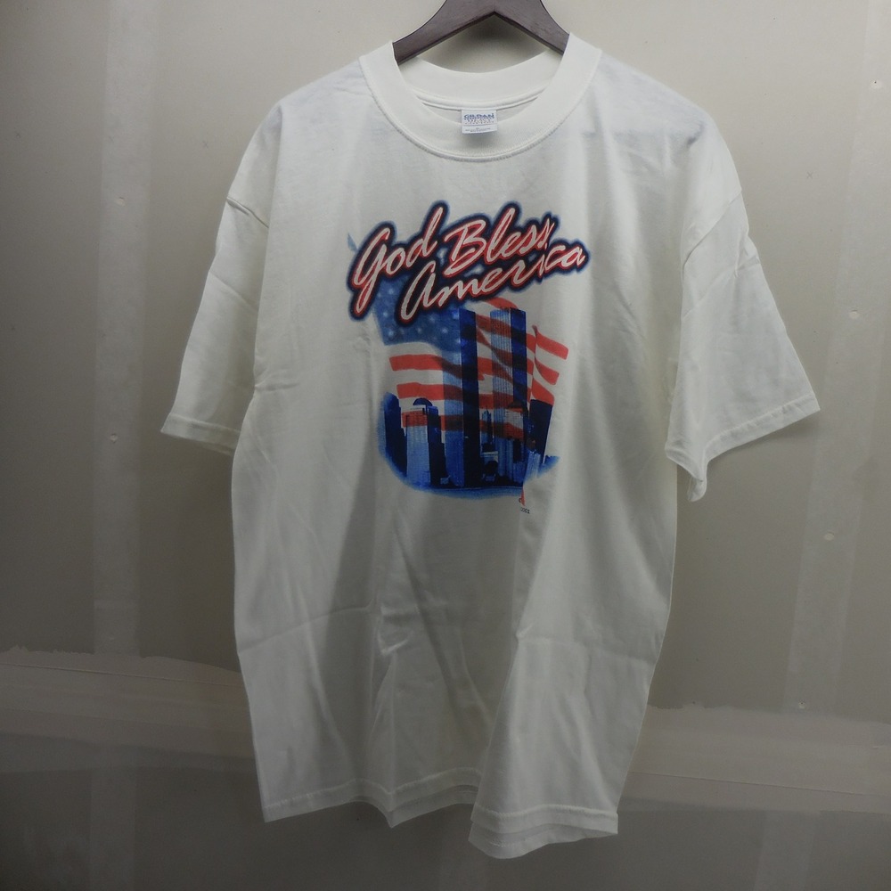 Vintage 2001 God Bless America 9/11 Twin Towers T-Shirt Gildan White XL NYC 2218